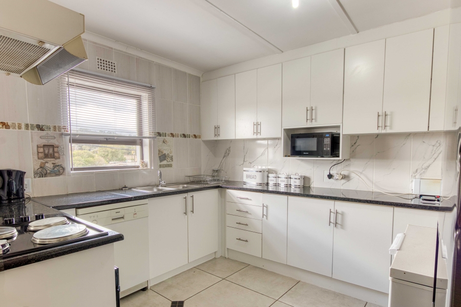 10 Bedroom Property for Sale in Croydon Western Cape